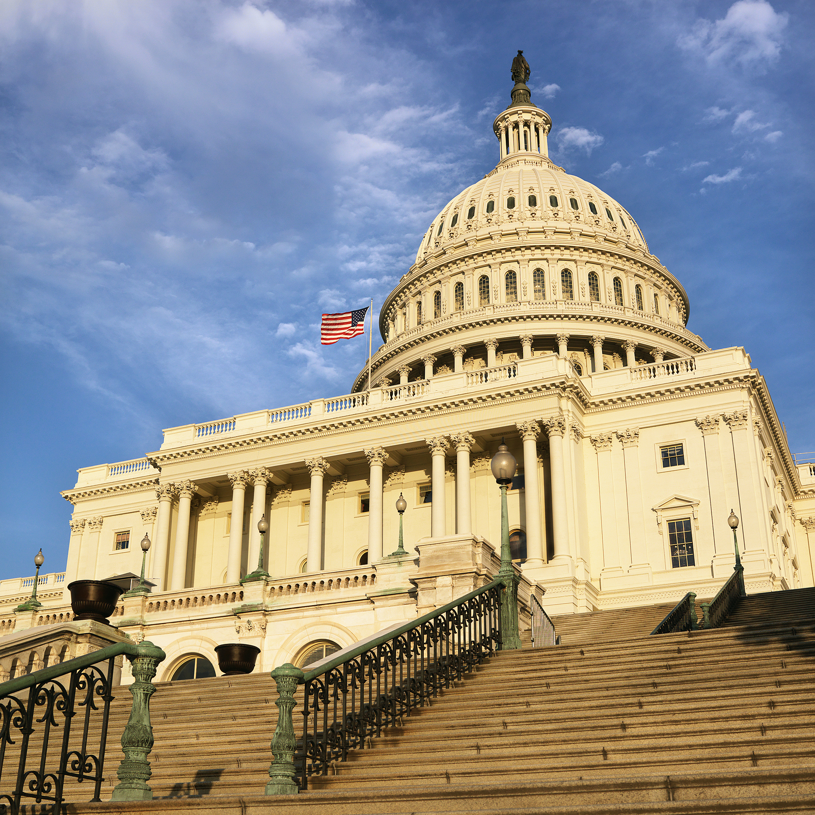 Bipartisan lawmakers call for stronger long‑term support for US biofuels